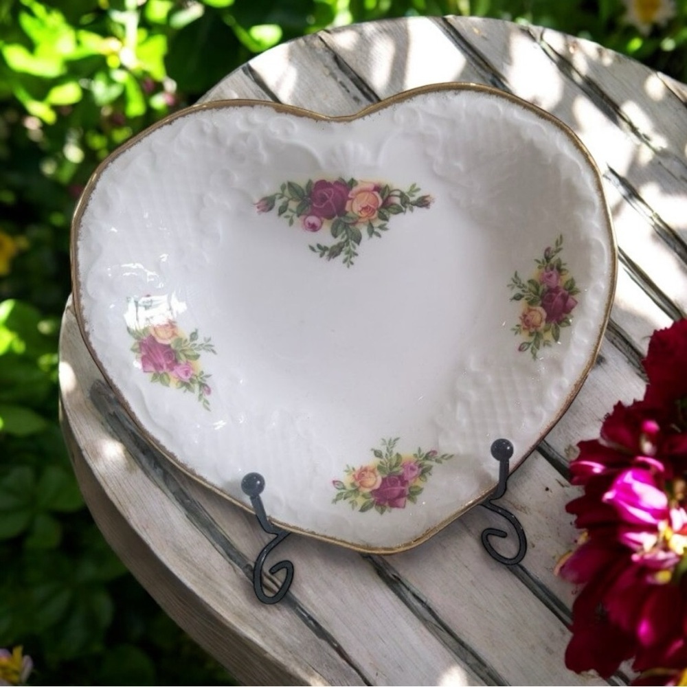 Vintage Royal Albert Old Country Roses Bone China Heart Shaped Trinket Dish - Picture 7 of 9